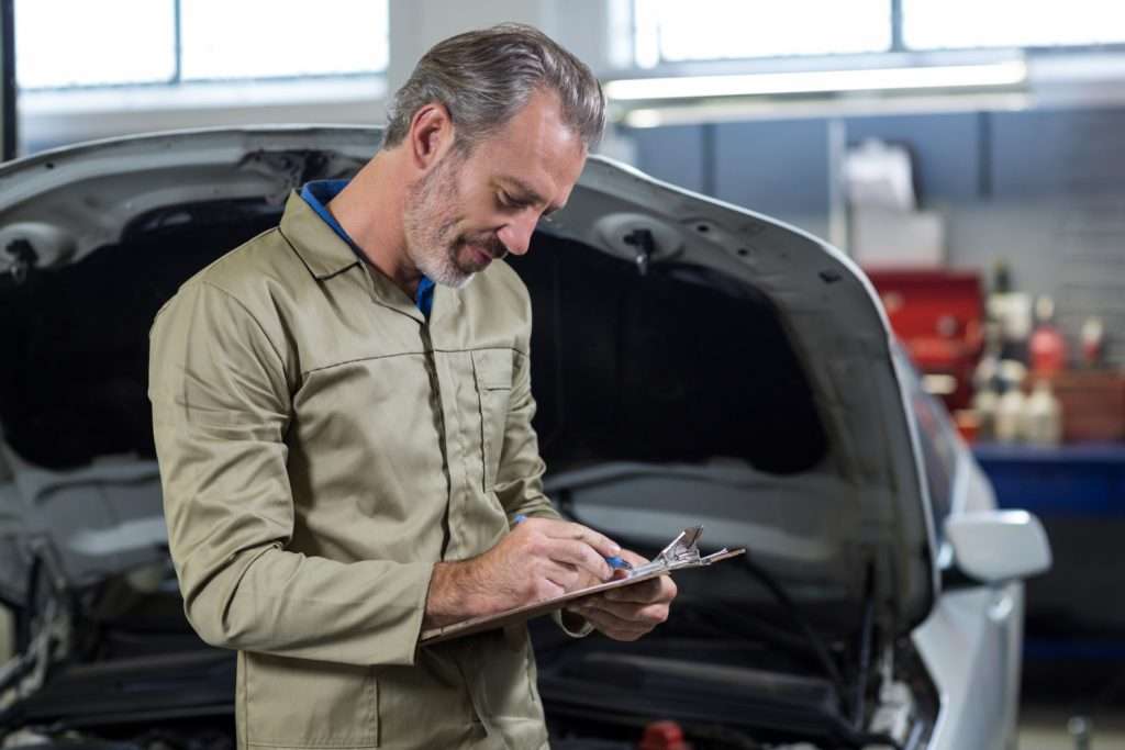Cuándo merece la pena hacer una revisión pre-compra de un coche usado - Revisario